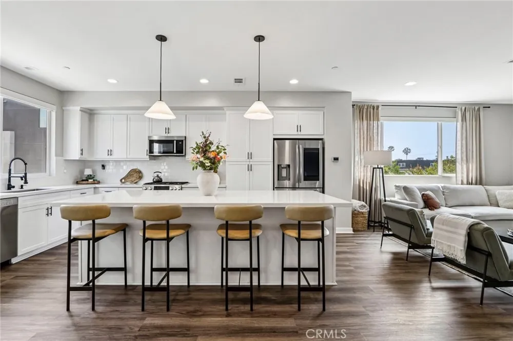 13219 Victory Boulevard Valley Glen, CA 91401