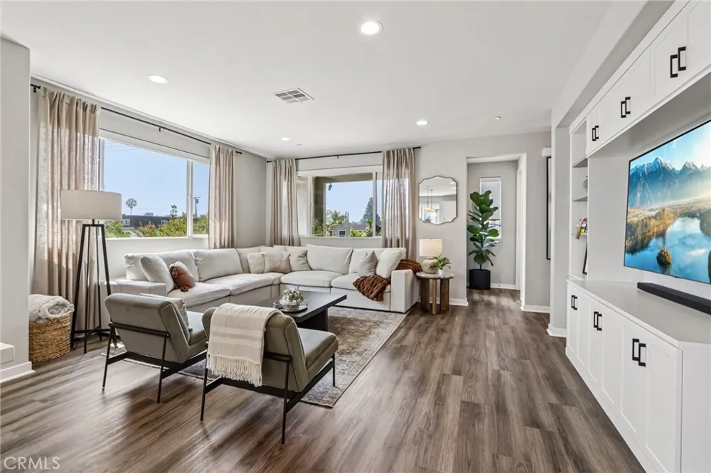 13219 Victory Boulevard Valley Glen, CA 91401