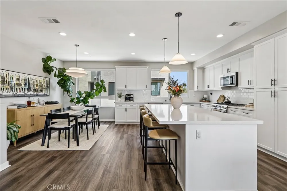 13219 Victory Boulevard Valley Glen, CA 91401