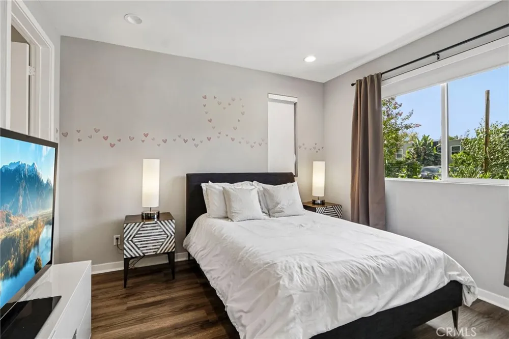 13219 Victory Boulevard Valley Glen, CA 91401