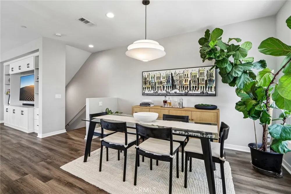 13219 Victory Boulevard Valley Glen, CA 91401
