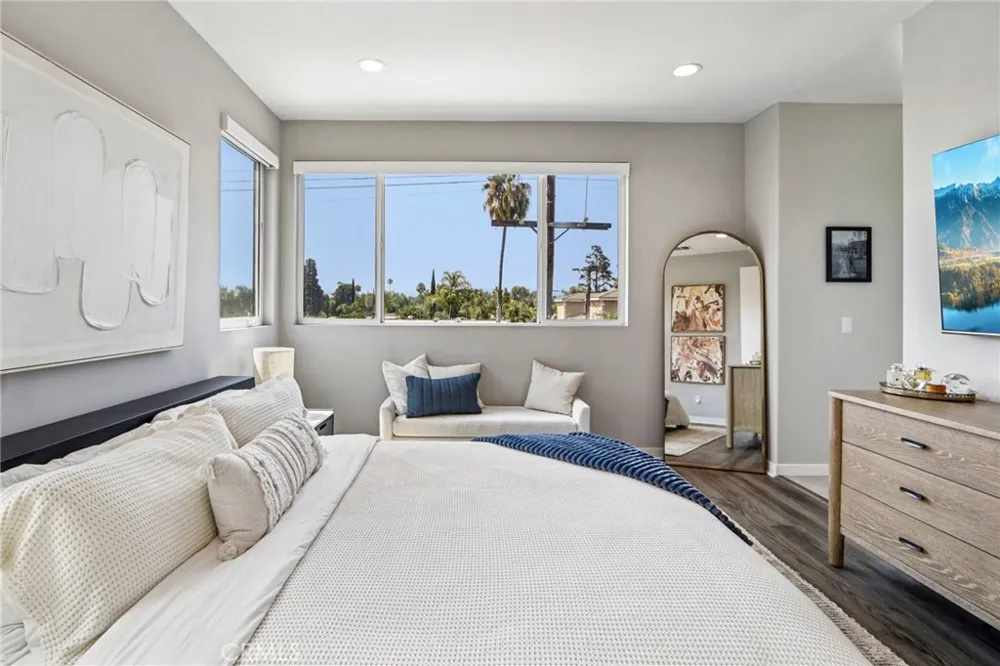 13219 Victory Boulevard Valley Glen, CA 91401