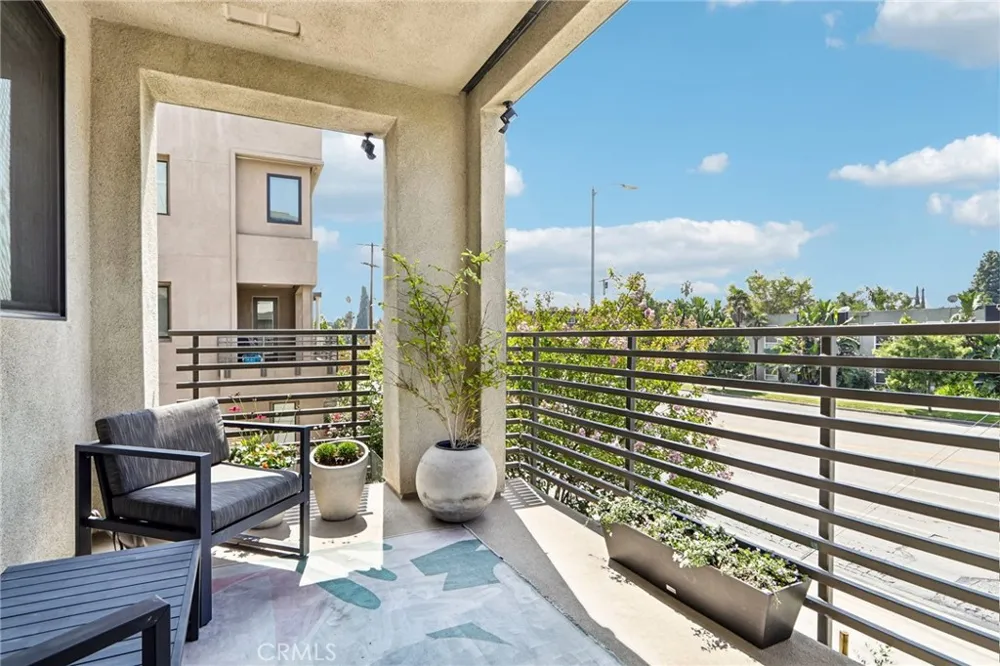 13219 Victory Boulevard Valley Glen, CA 91401