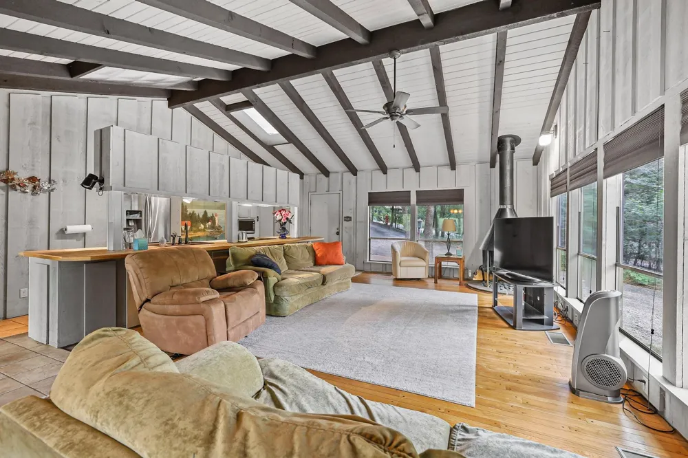 275 Lakecrest Drive Pottsboro, TX 75076