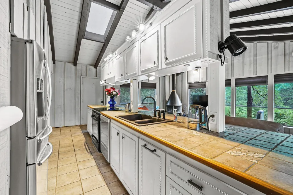 275 Lakecrest Drive Pottsboro, TX 75076