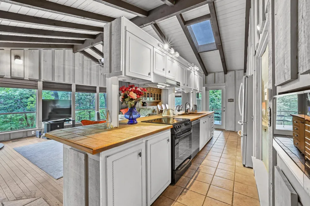 275 Lakecrest Drive Pottsboro, TX 75076