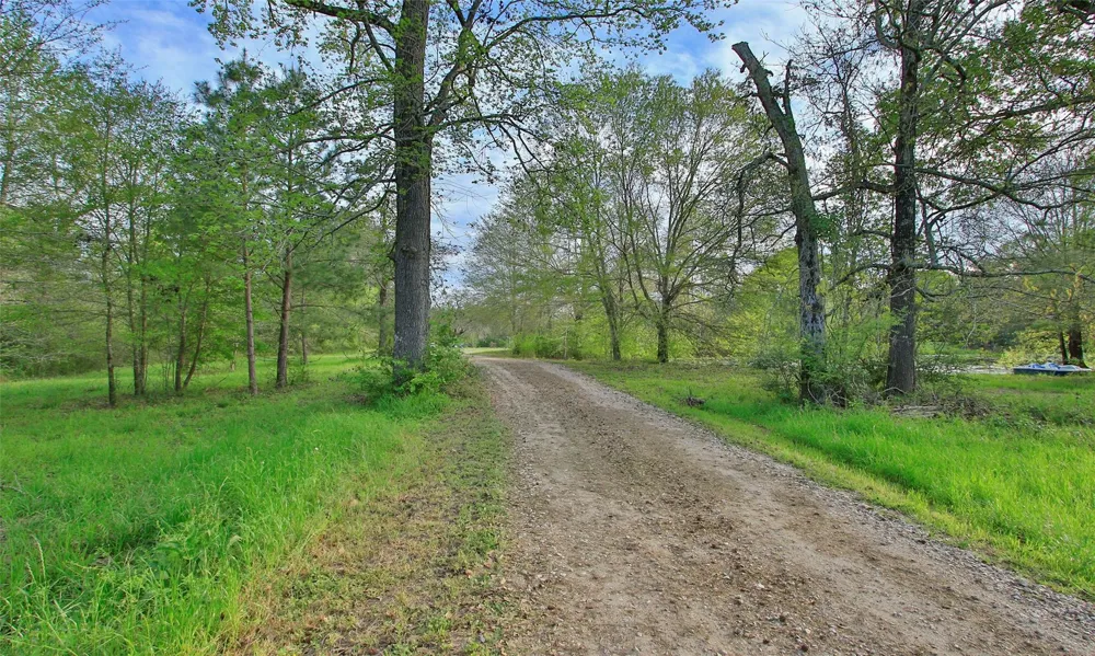 2735 Bobville Road Montgomery, TX 77316