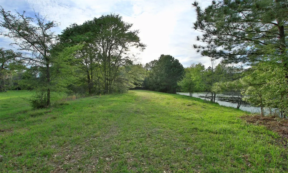2735 Bobville Road Montgomery, TX 77316