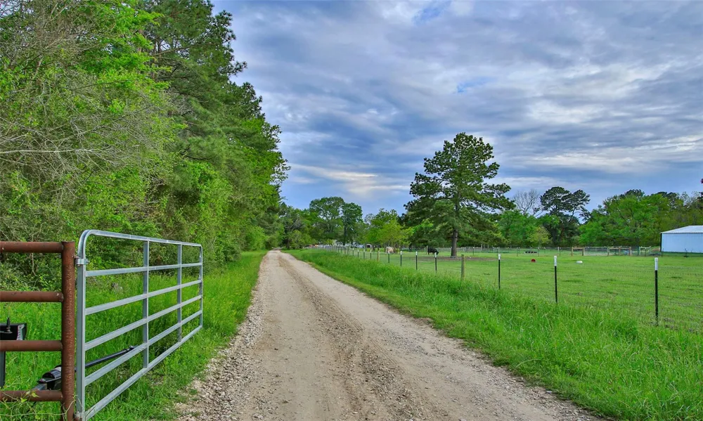 2735 Bobville Road Montgomery, TX 77316