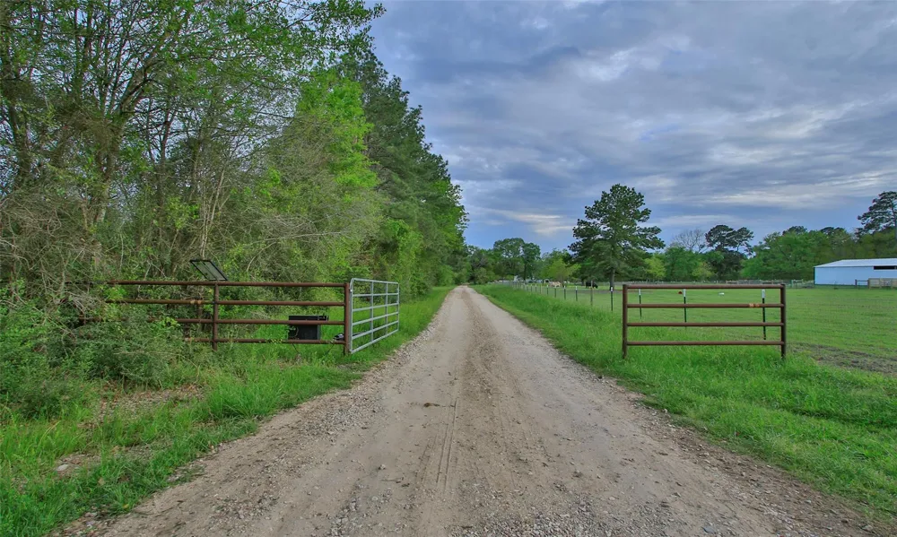 2735 Bobville Road Montgomery, TX 77316