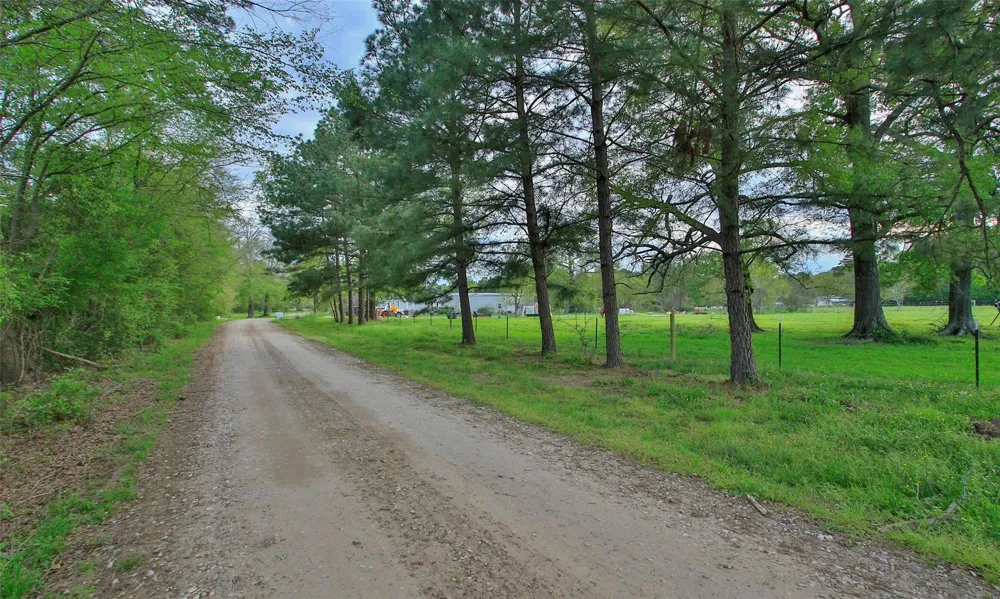 2735 Bobville Road Montgomery, TX 77316