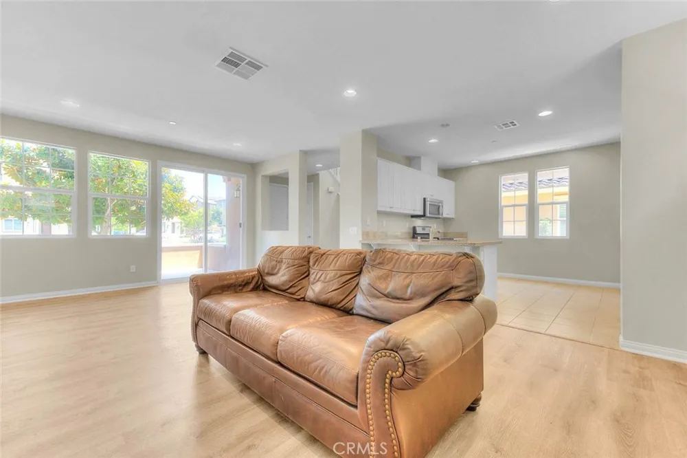 6130 Snapdragon Eastvale, CA 92880