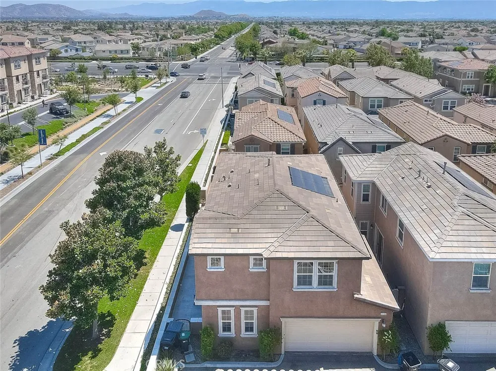 6130 Snapdragon Eastvale, CA 92880