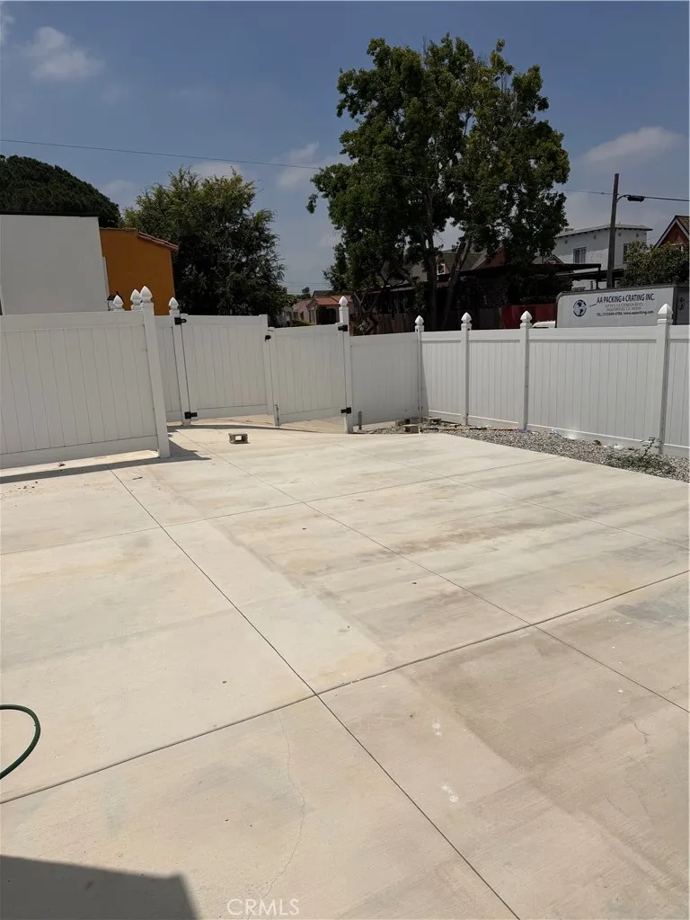 2158 W 77th Los Angeles, CA 90047