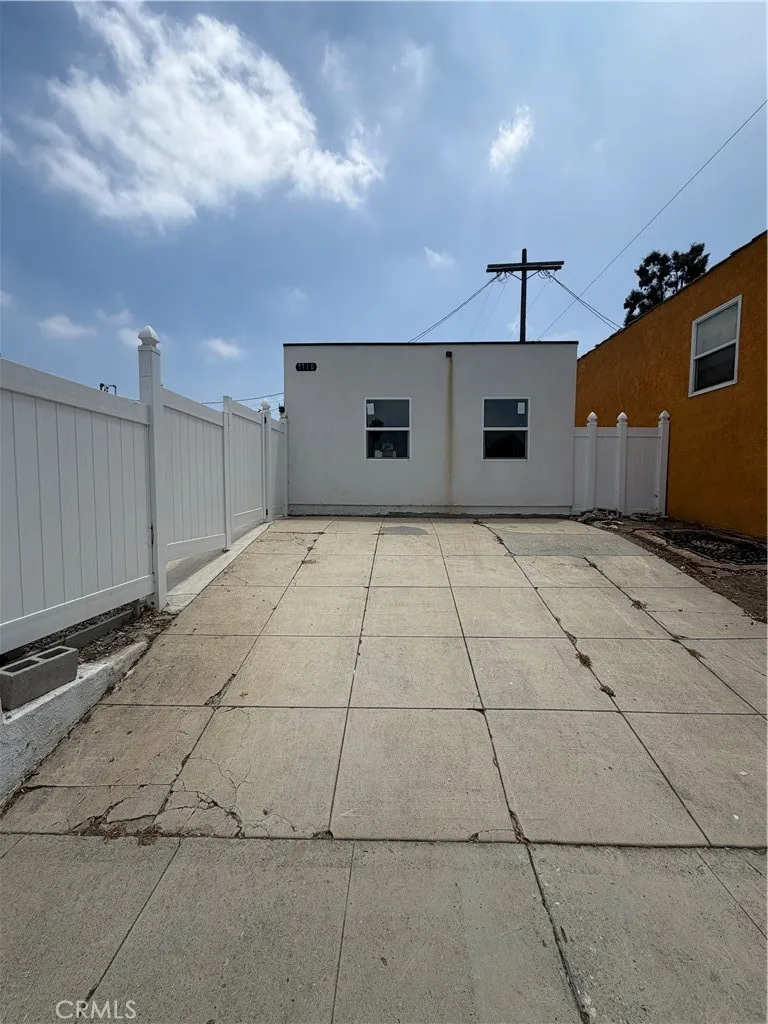 2158 W 77th Los Angeles, CA 90047