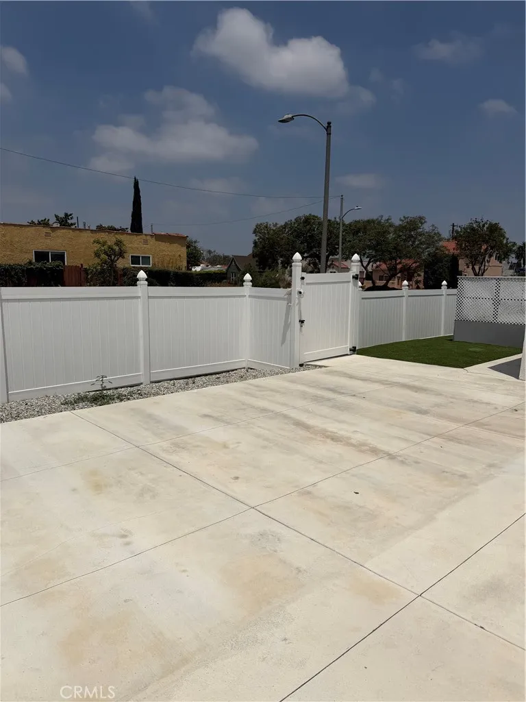 2158 W 77th Los Angeles, CA 90047