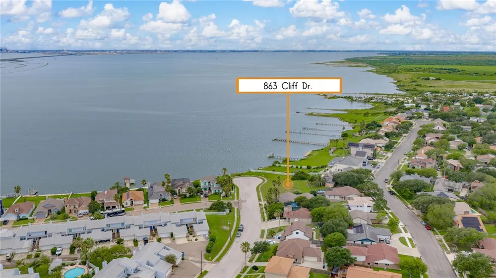 863 Cliff Drive Portland, TX 78374