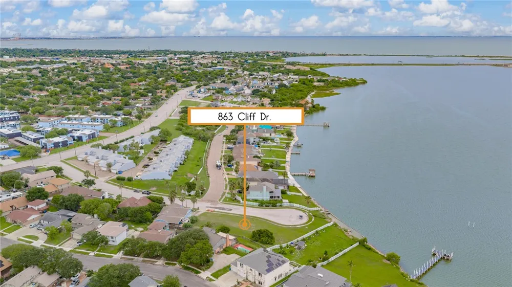 863 Cliff Drive Portland, TX 78374