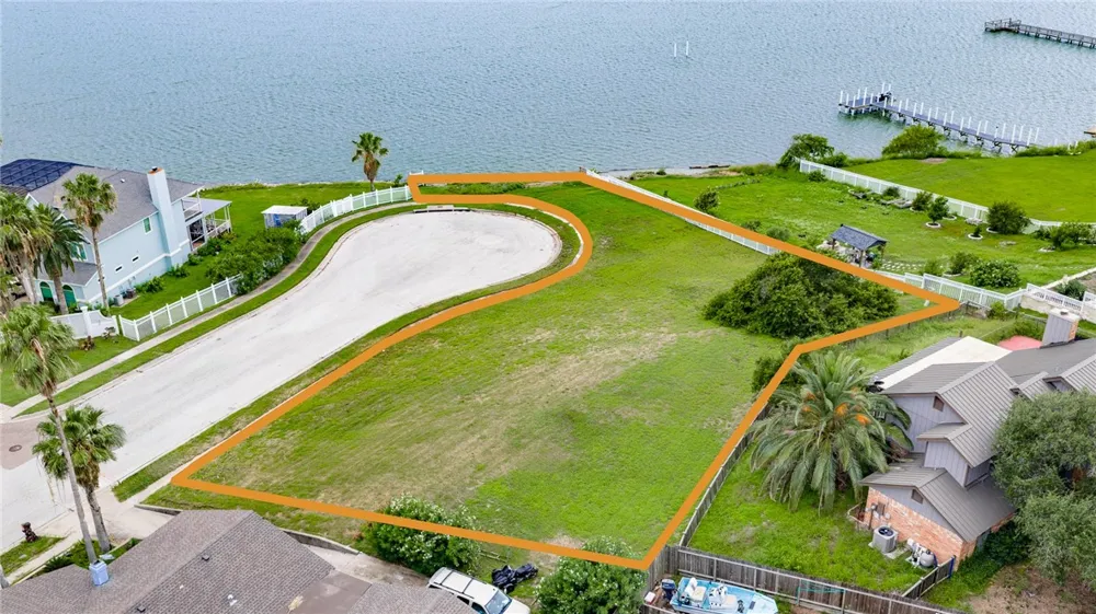 863 Cliff Drive Portland, TX 78374