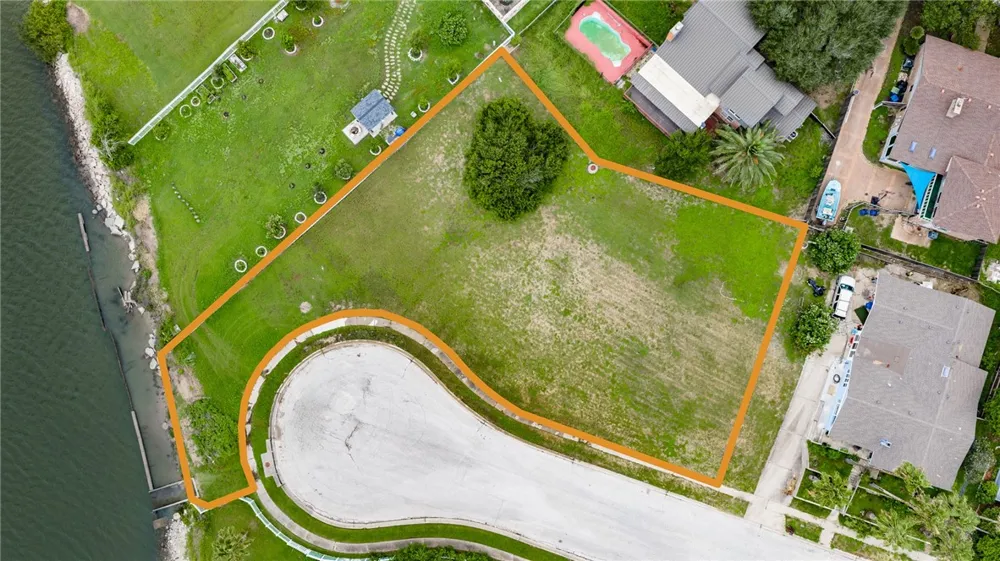 863 Cliff Drive Portland, TX 78374
