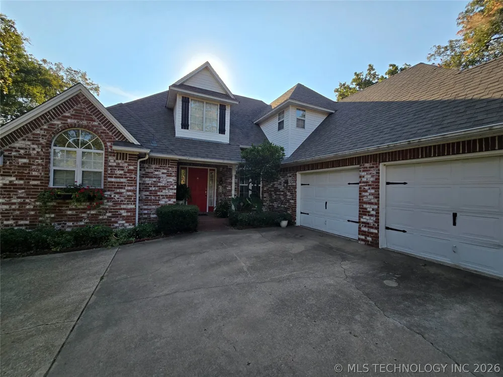 906 14 STREET Henryetta, OK 74437