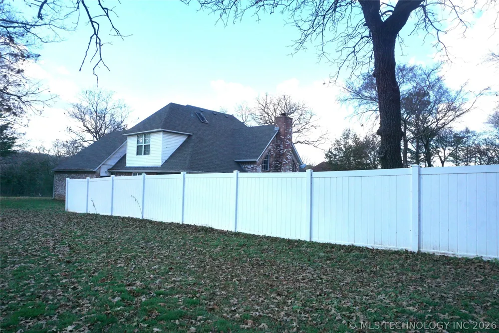906 14 STREET Henryetta, OK 74437