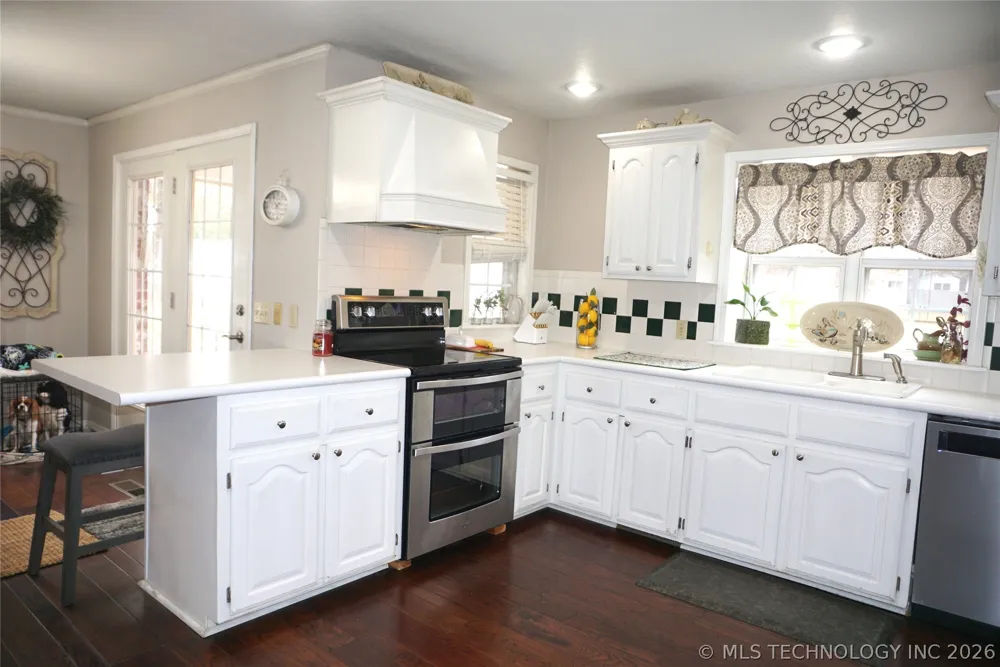 906 14 STREET Henryetta, OK 74437