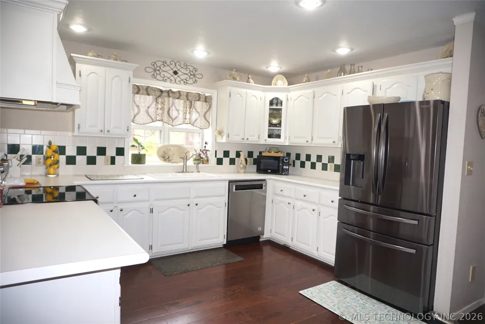 906 14 STREET Henryetta, OK 74437