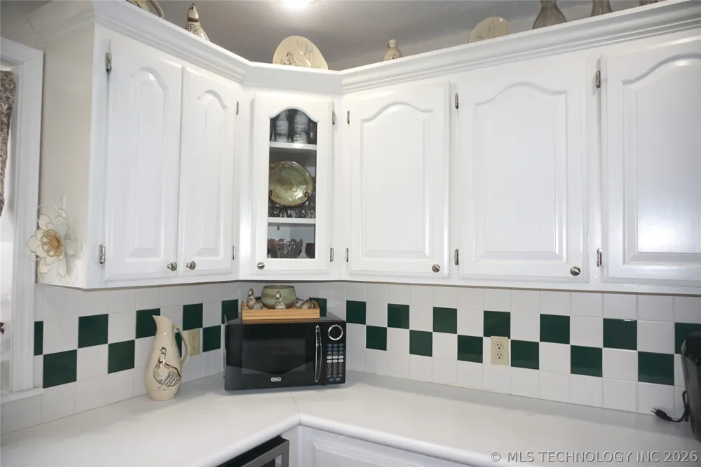 906 14 STREET Henryetta, OK 74437