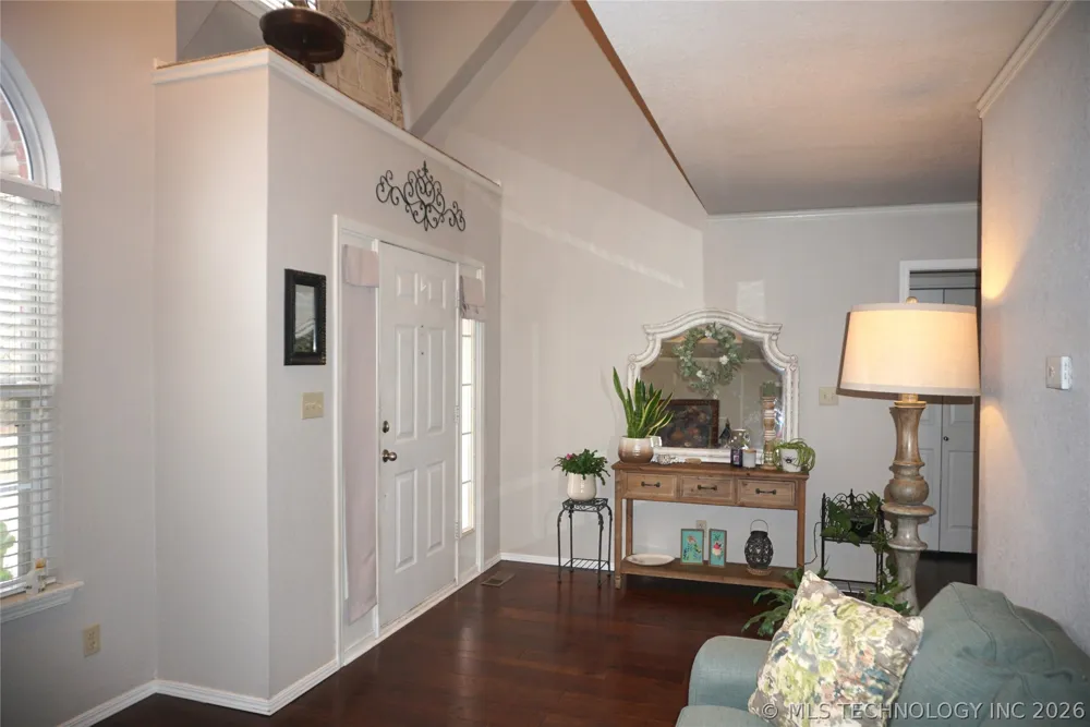 906 14 STREET Henryetta, OK 74437