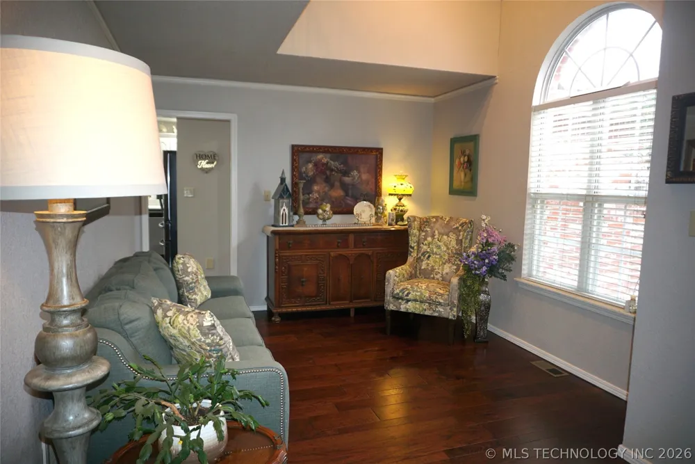 906 14 STREET Henryetta, OK 74437