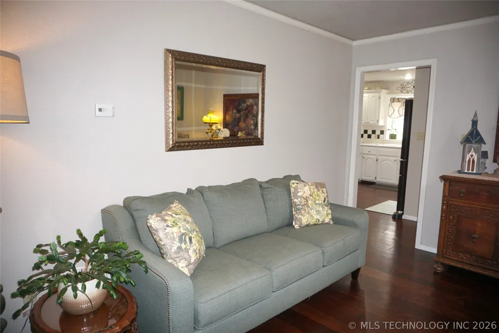 906 14 STREET Henryetta, OK 74437
