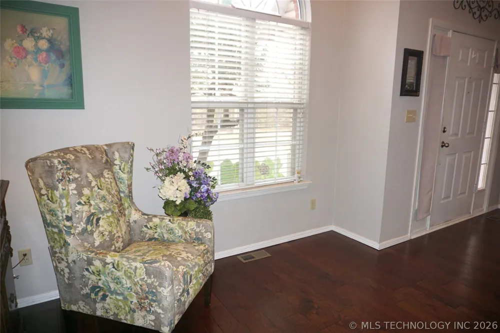 906 14 STREET Henryetta, OK 74437
