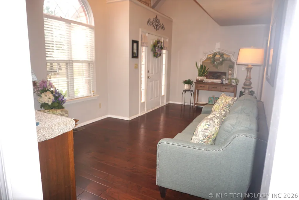 906 14 STREET Henryetta, OK 74437