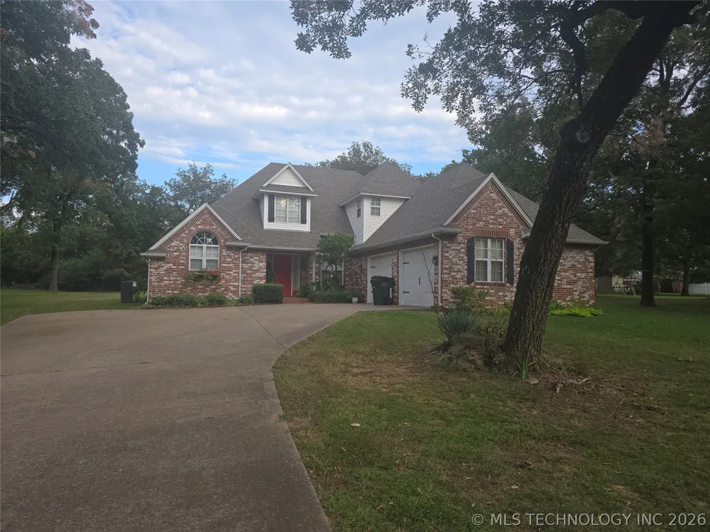 906 14 STREET Henryetta, OK 74437