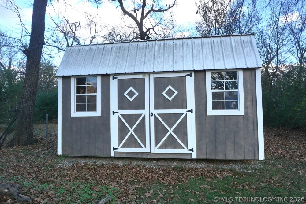 906 14 STREET Henryetta, OK 74437