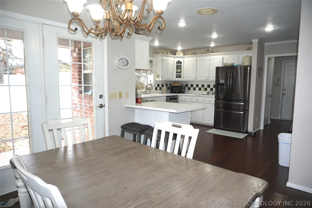 906 14 STREET Henryetta, OK 74437
