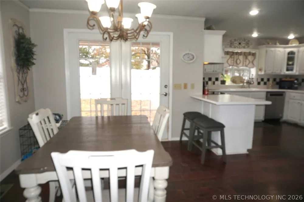 906 14 STREET Henryetta, OK 74437