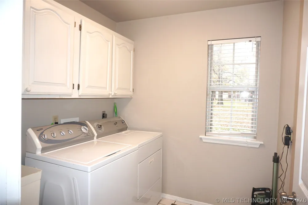 906 14 STREET Henryetta, OK 74437
