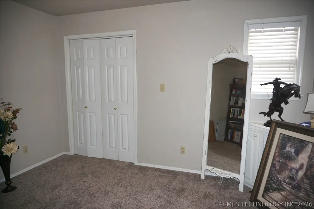 906 14 STREET Henryetta, OK 74437