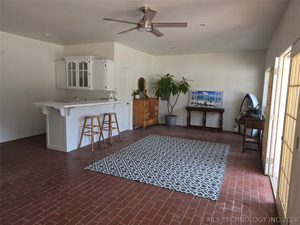 906 14 STREET Henryetta, OK 74437