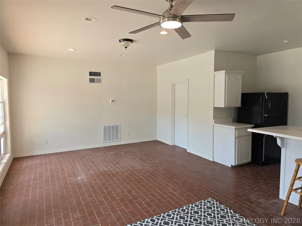 906 14 STREET Henryetta, OK 74437
