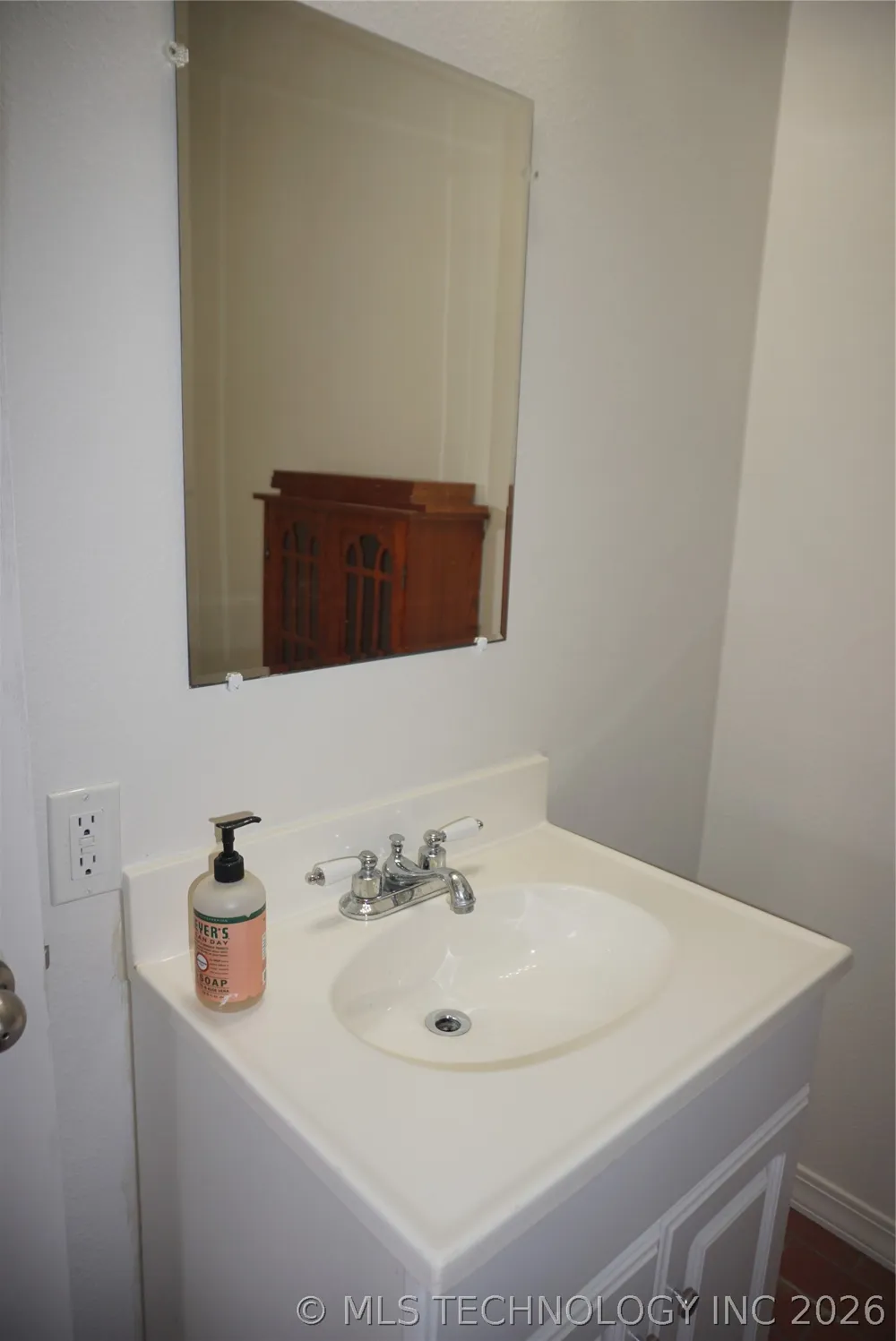 906 14 STREET Henryetta, OK 74437