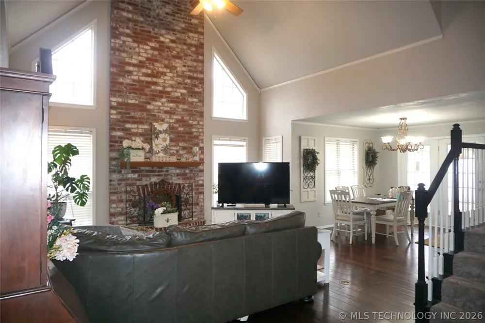 906 14 STREET Henryetta, OK 74437