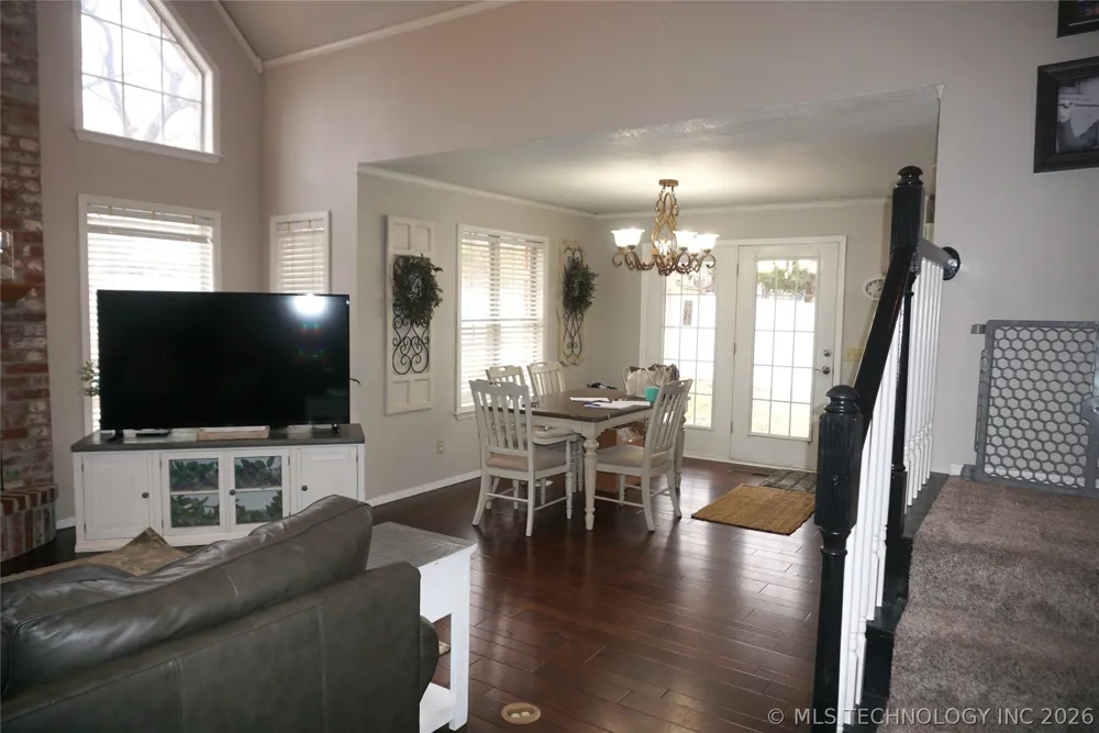 906 14 STREET Henryetta, OK 74437