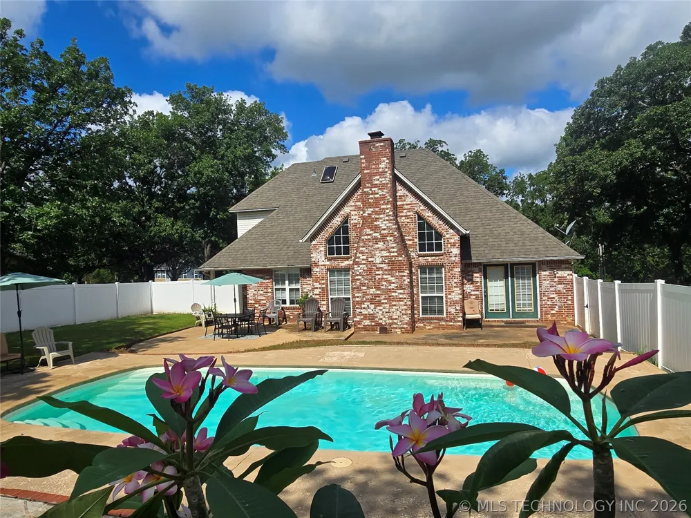 906 14 STREET Henryetta, OK 74437