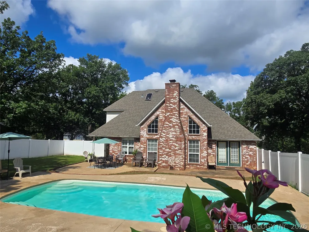 906 14 STREET Henryetta, OK 74437