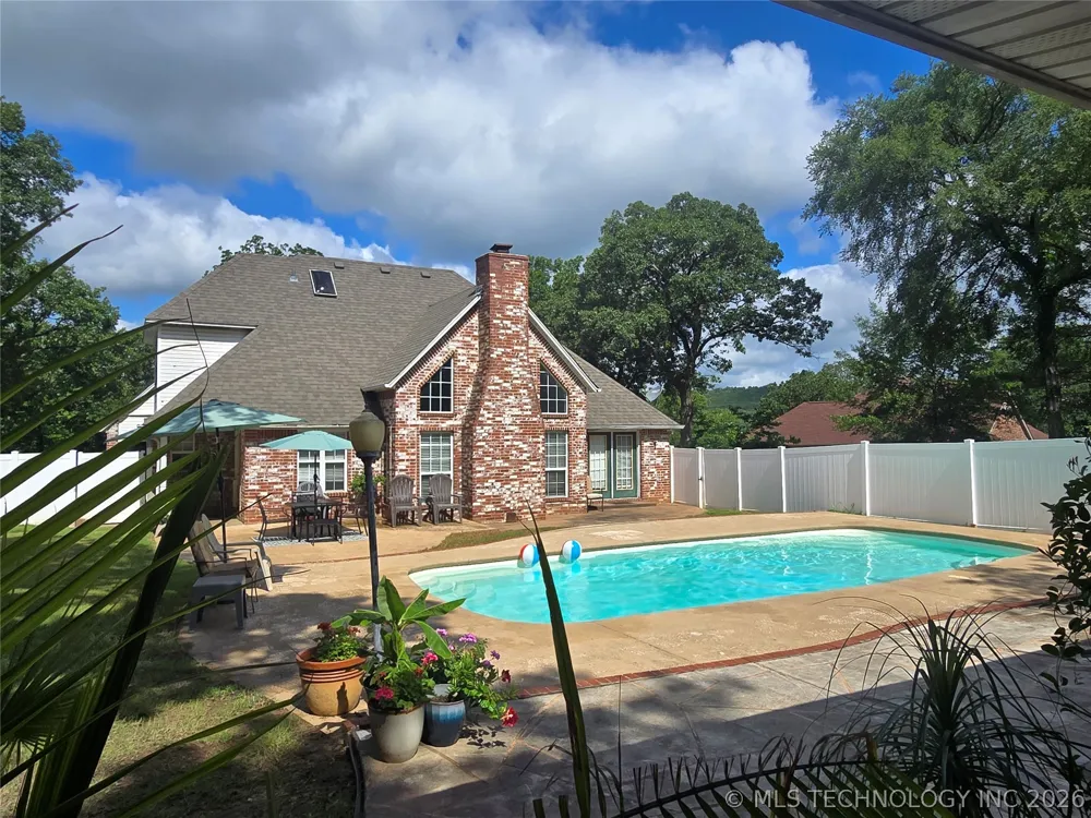 906 14 STREET Henryetta, OK 74437