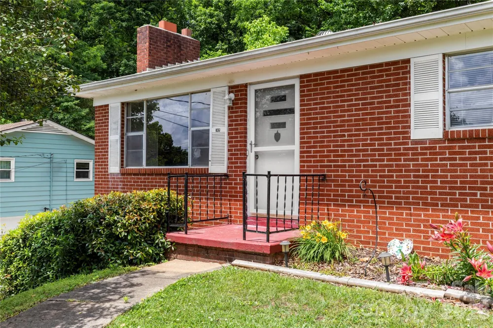 309 Oak Hill Road Candler, NC 28715