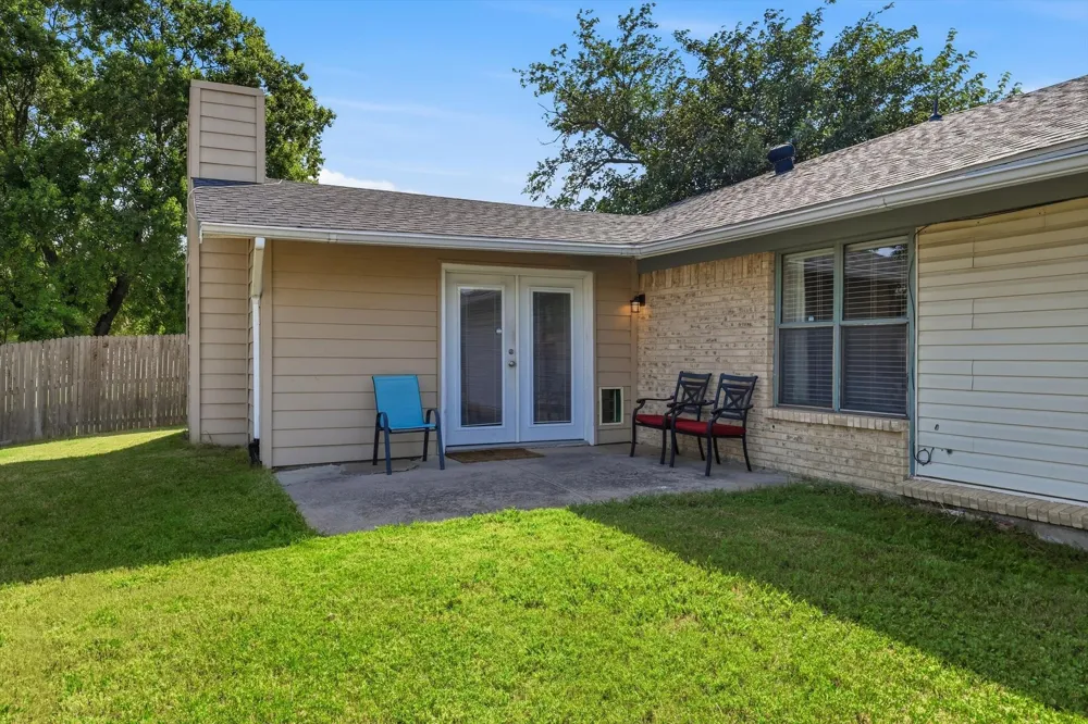 2304 Greenwood Circle Carrollton, TX 75006